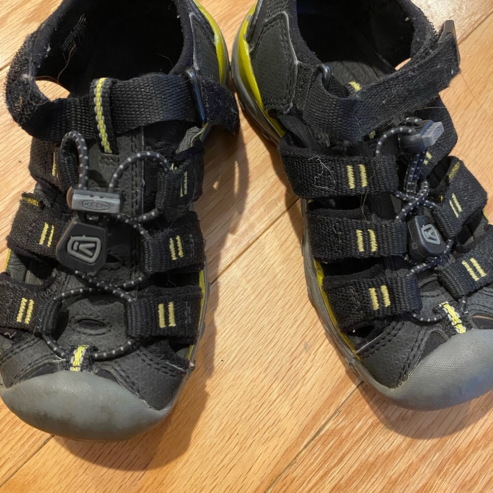 Keen size 11 kids